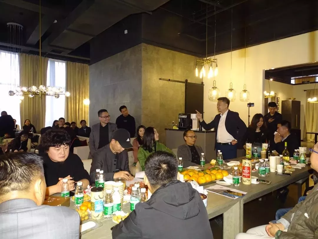 中國(guó)晶鯤鵬獎(jiǎng)戰(zhàn)略合作伙伴設(shè)計(jì)賦能簽約儀式圓滿召開(kāi)—成都建博會(huì)“大家居·設(shè)計(jì)周”(圖11) 中國(guó)晶鯤鵬獎(jiǎng)戰(zhàn)略合作伙伴設(shè)計(jì)賦能簽約儀式圓滿召開(kāi)—成都建博會(huì)“大家居·設(shè)計(jì)周”(圖11)